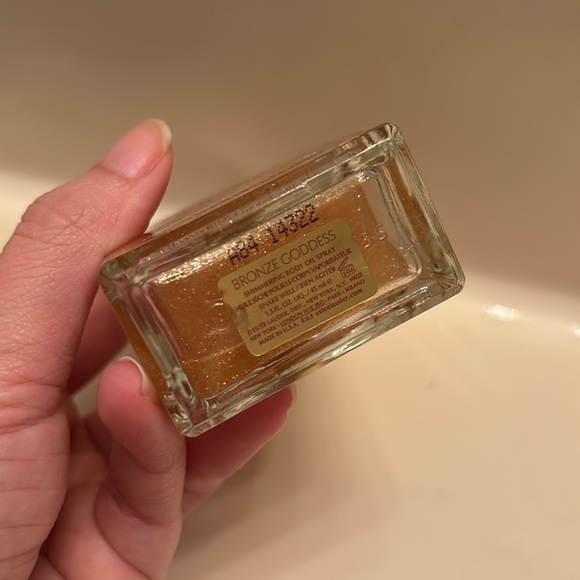 Estee Lauder Bronze Goddess Shimmer Body Oil Spray - Picture 2 of 2